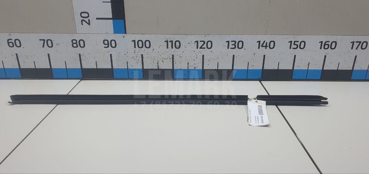 Накладка стекла заднего правого 5C68394805AP VAG