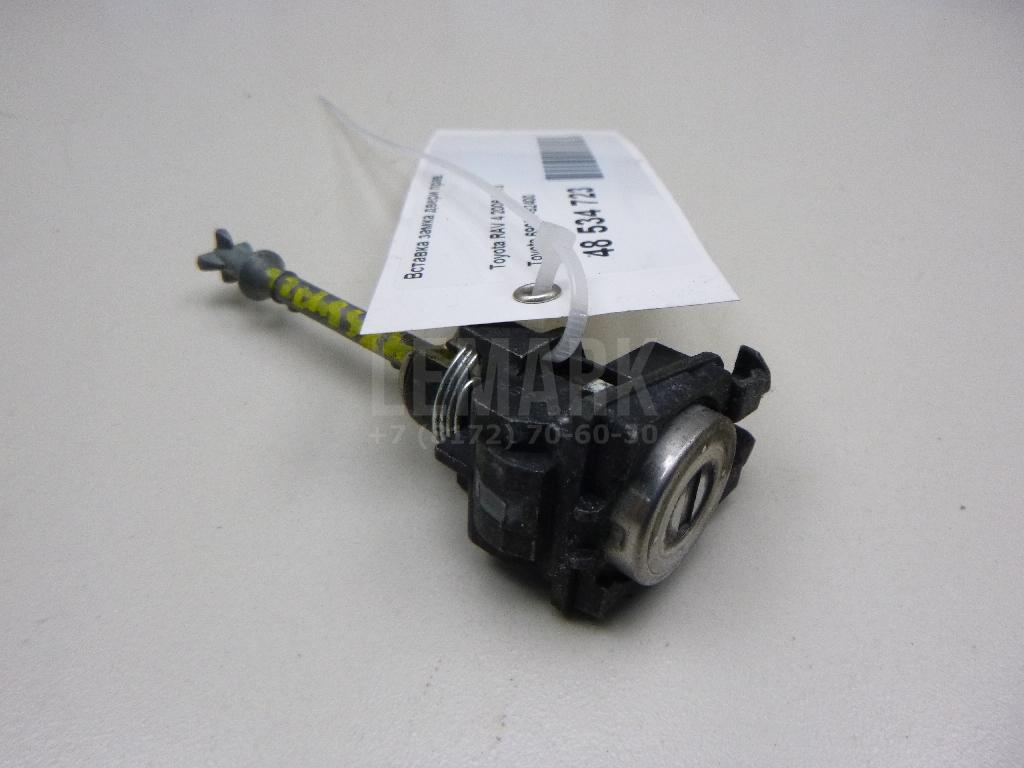 Вставка замка двери прав. 6905152400 Toyota