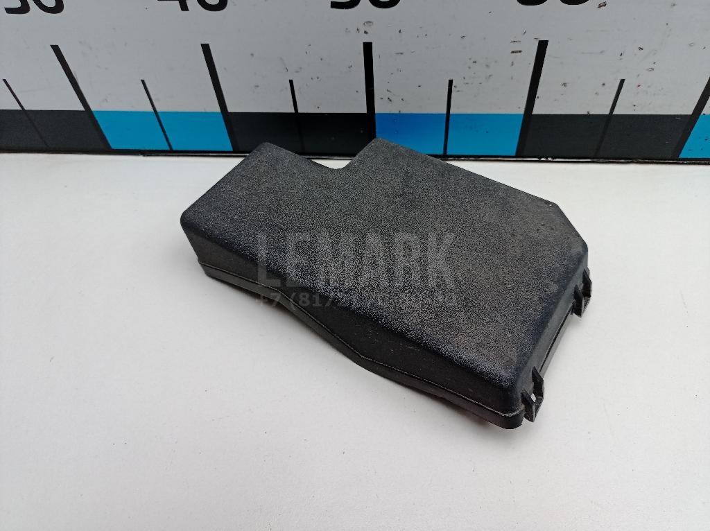 Крышка блока предохранителей 8266242171 Toyota