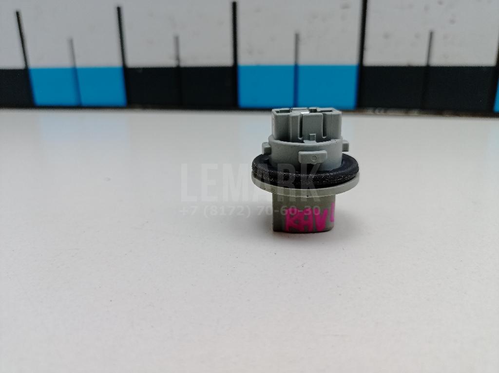 Патрон лампы 8151542050 Toyota
