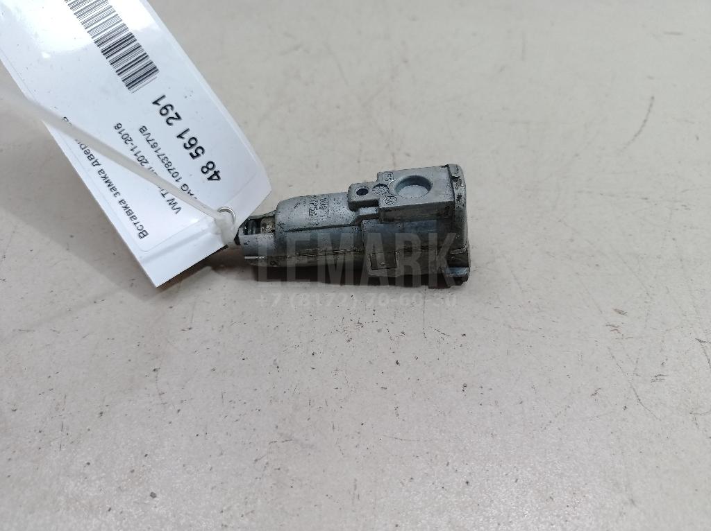 Вставка замка двери лев. 107837167VB VAG