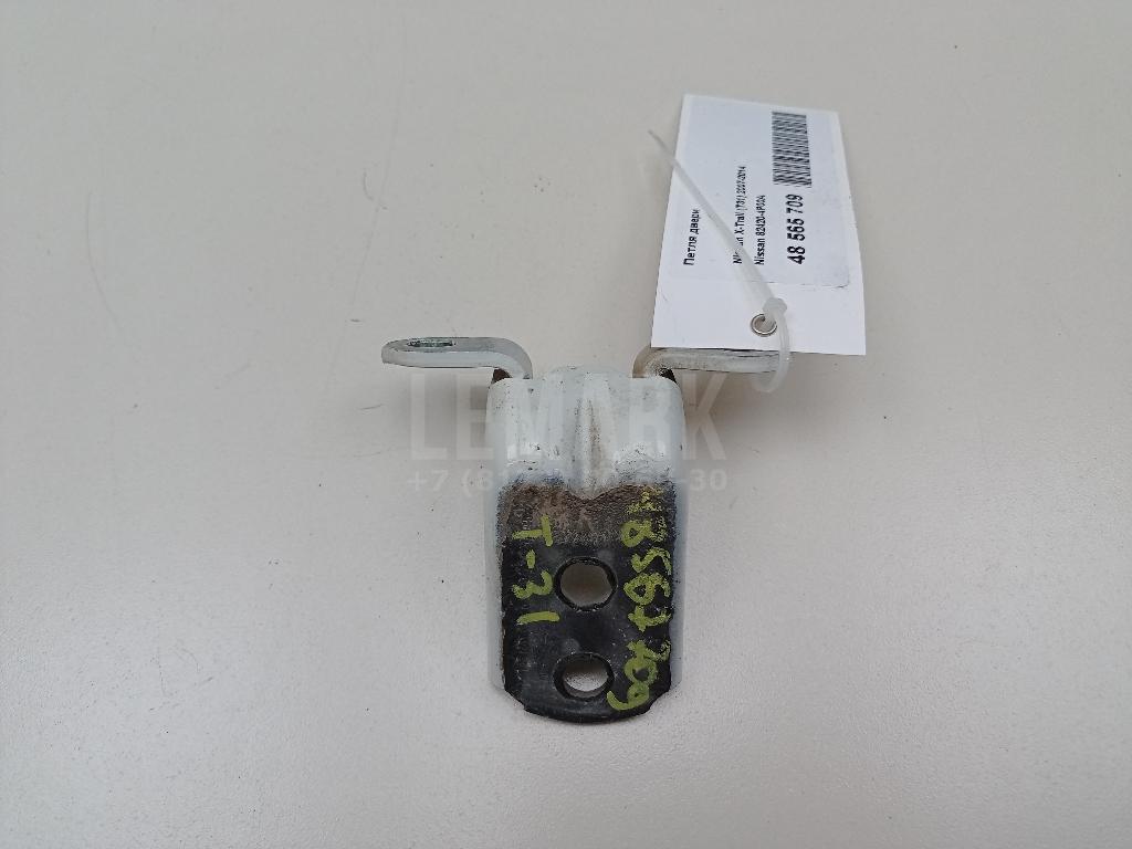 Петля двери 824204P00A Nissan