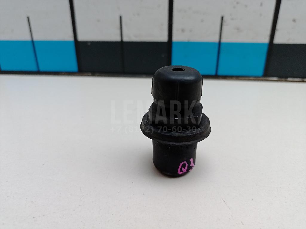 Отбойник крышки багажника 8X0827499 VAG
