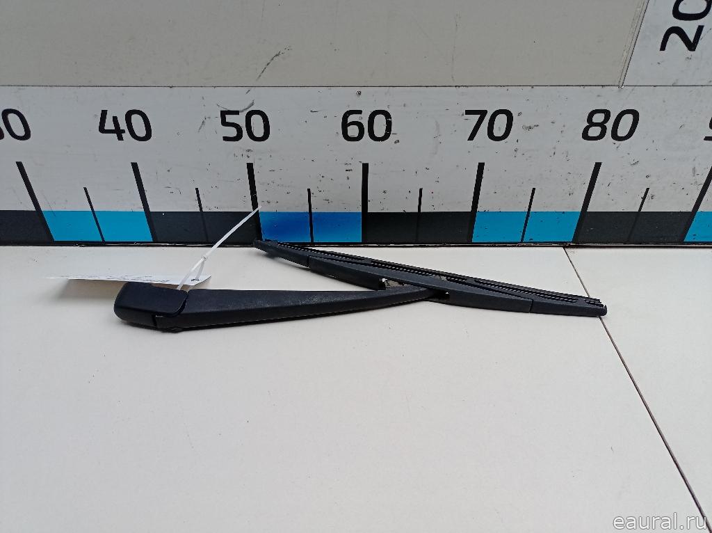 Поводок стеклоочистителя заднего