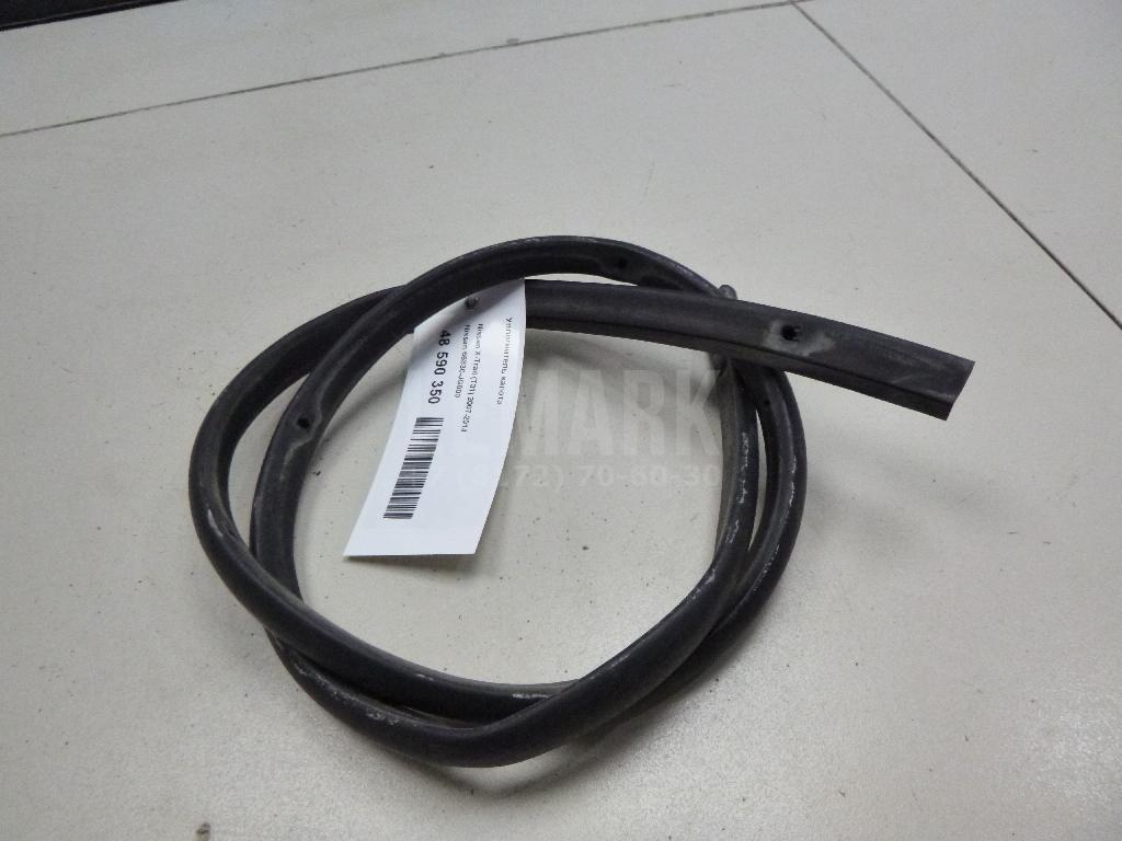 Уплотнитель капота 66830JG000 Nissan