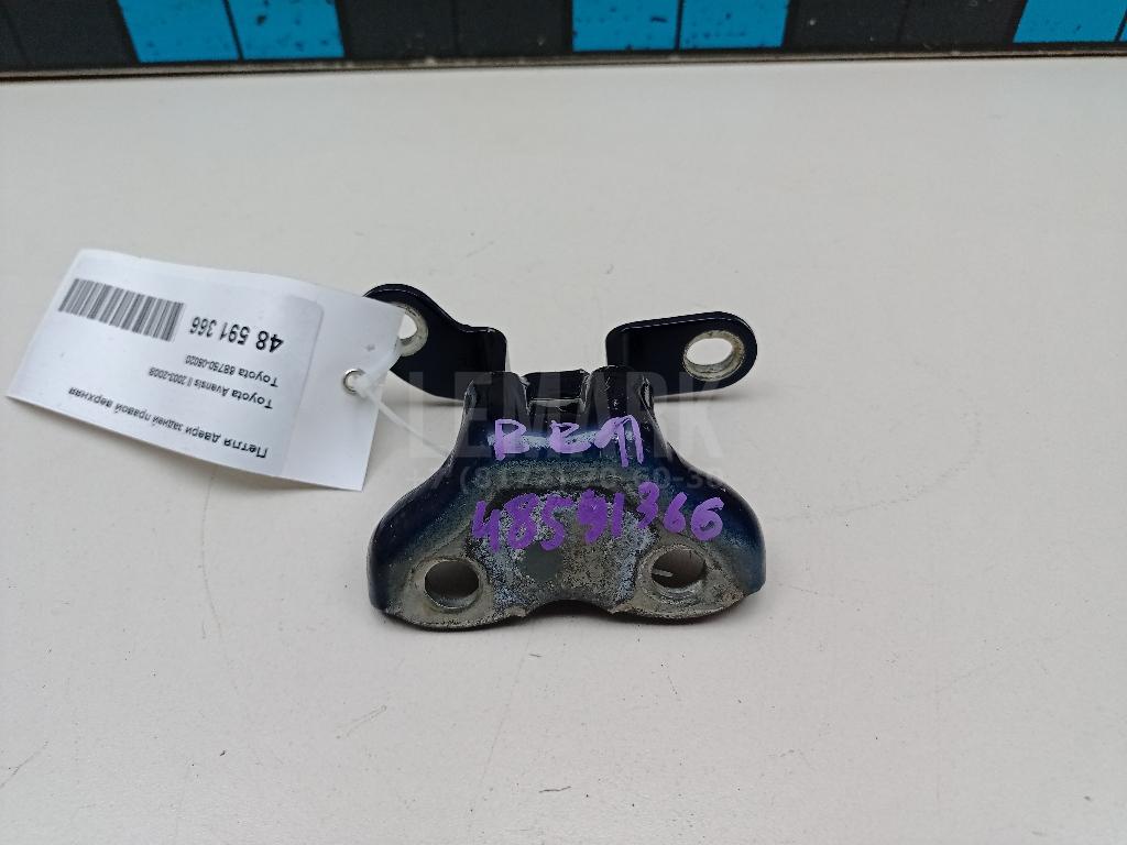 Петля двери задней правой верхняя 6875005020 Toyota