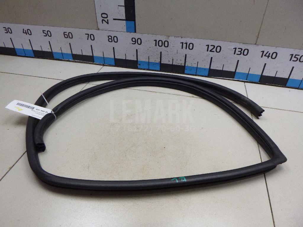 Уплотнитель двери 831101H000EQ Hyundai-Kia