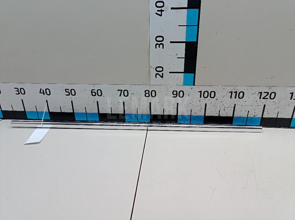Накладка стекла заднего правого 3C9839476E7Z7 VAG