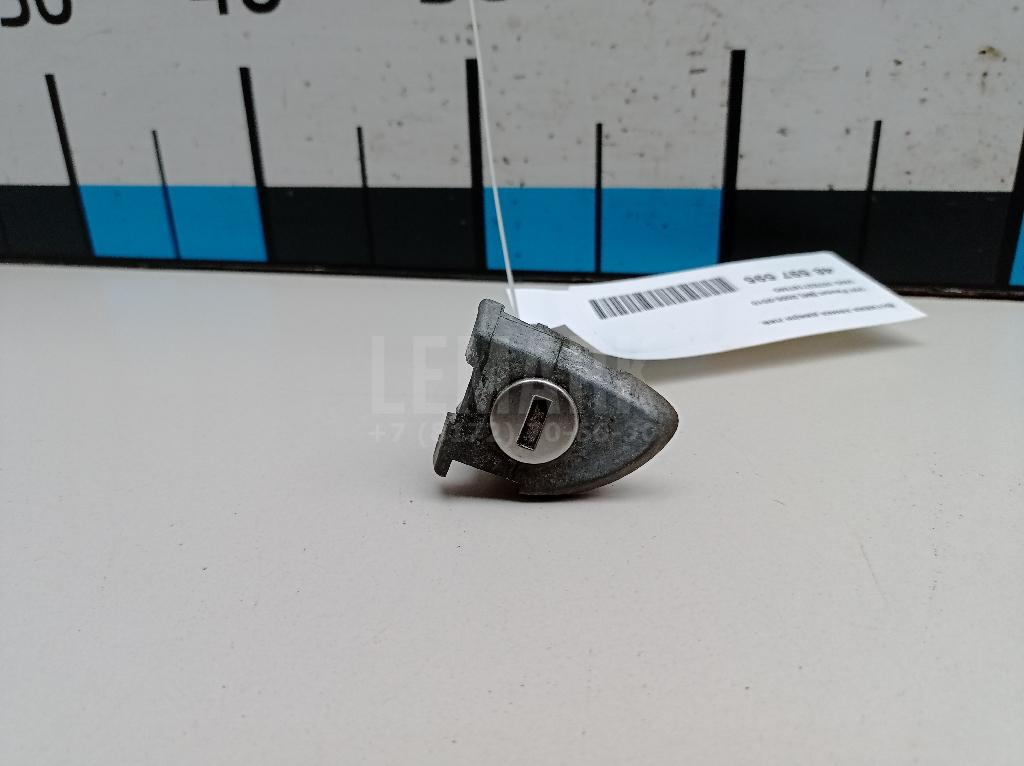 Вставка замка двери лев. 107837167MG VAG
