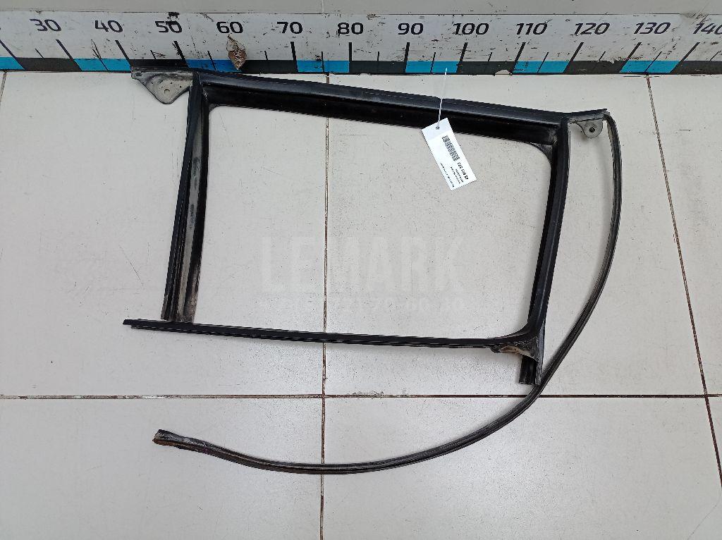 Уплотнитель стекла двери 5L0839432E VAG