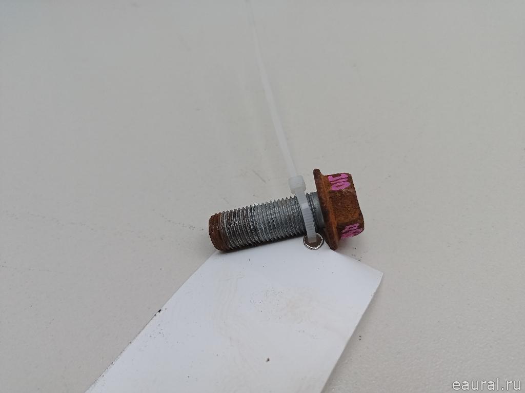 Болт передней ступицы