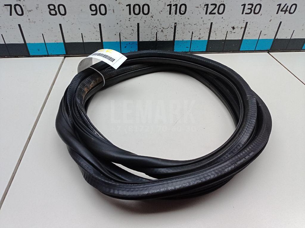Уплотнитель двери 5K6867913A9B9 VAG