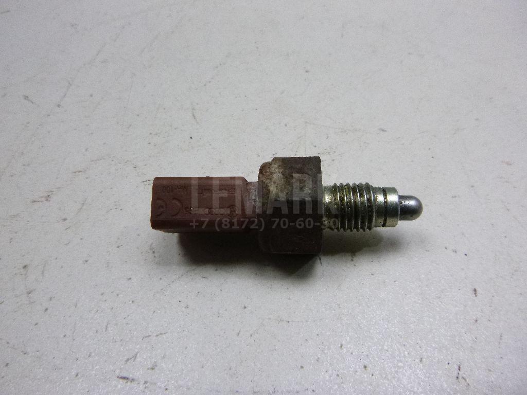 Датчик включения заднего хода 02T945415P VAG
