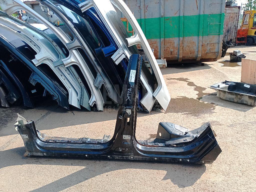 Порог со стойкой левый 5C6809835 VAG