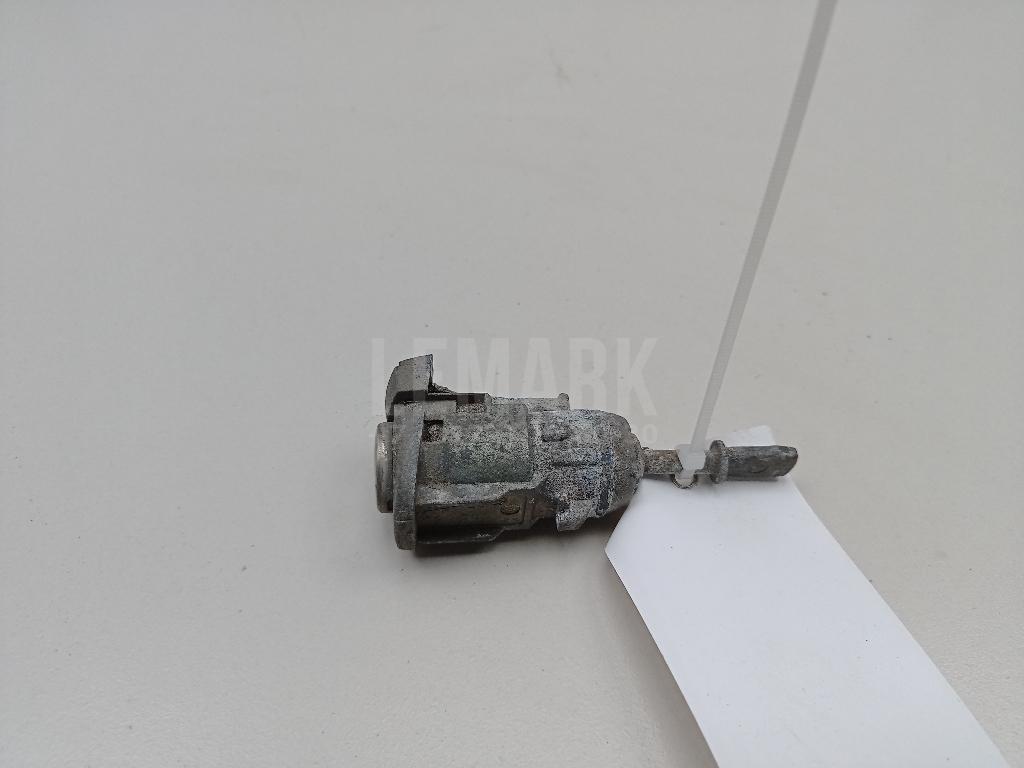 Вставка замка двери лев. 1U0837167E VAG