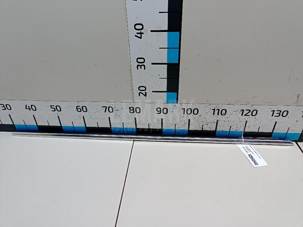 Накладка стекла переднего правого 3B08374767Z7 VAG