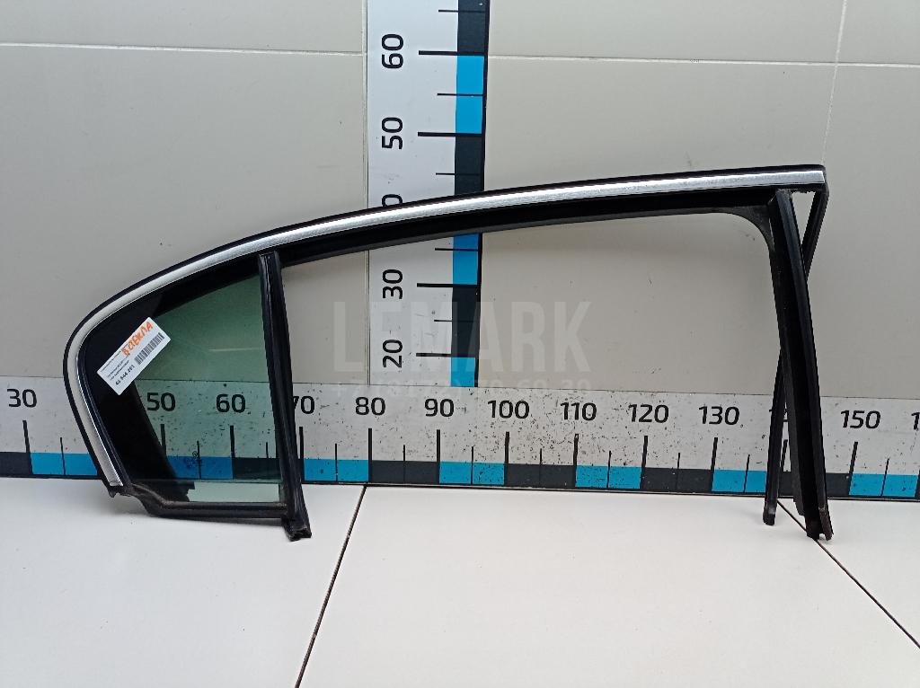 Уплотнитель стекла двери 3AE839432D5AP VAG