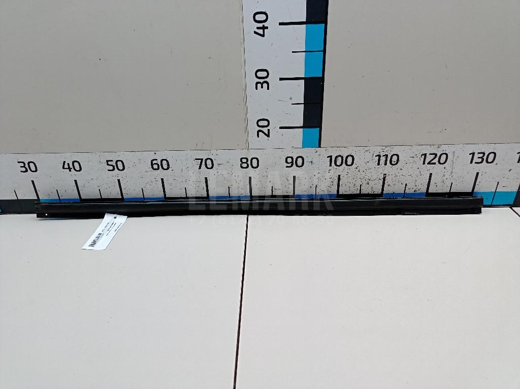 Уплотнитель двери 80839JG000 Nissan