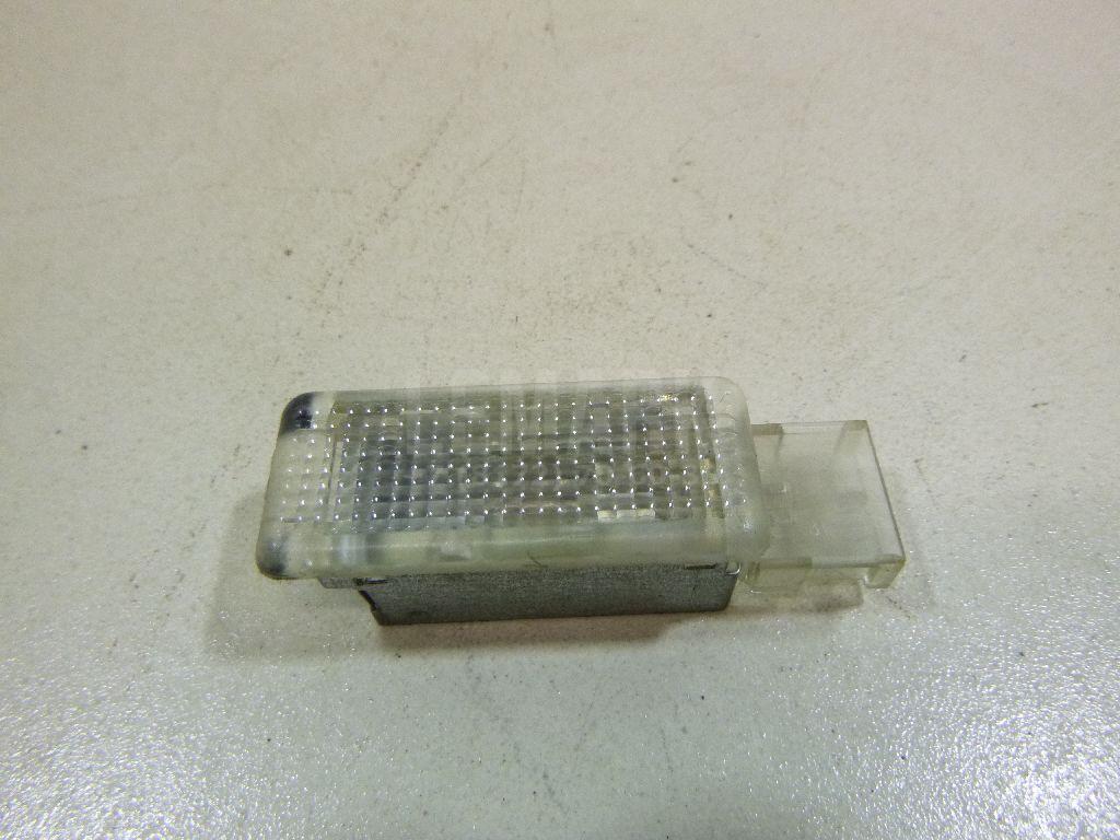 Плафон салонный 7L0947415 VAG