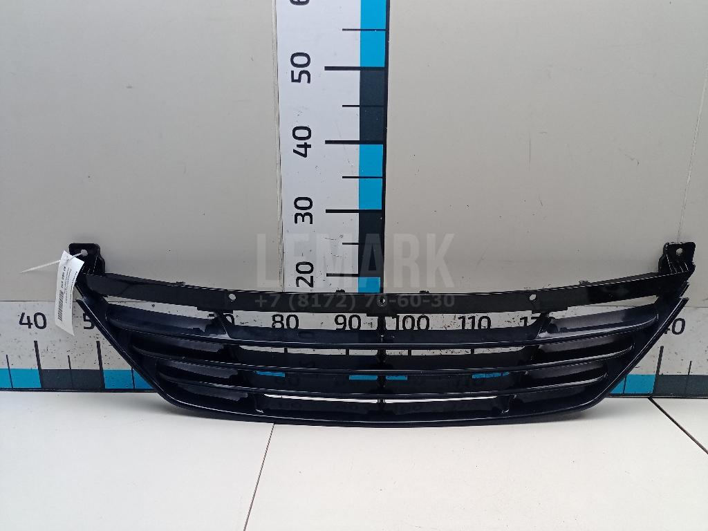 Решетка в бампер центральная 865612Y000 Hyundai-Kia