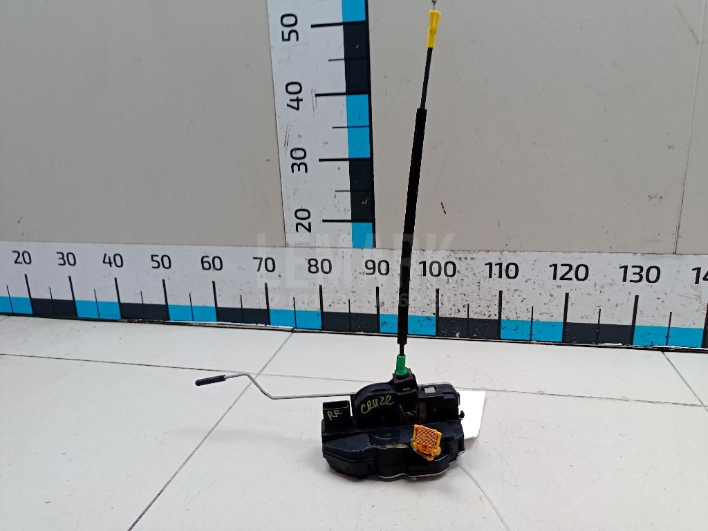 Замок двери задней правой 13579566 GM