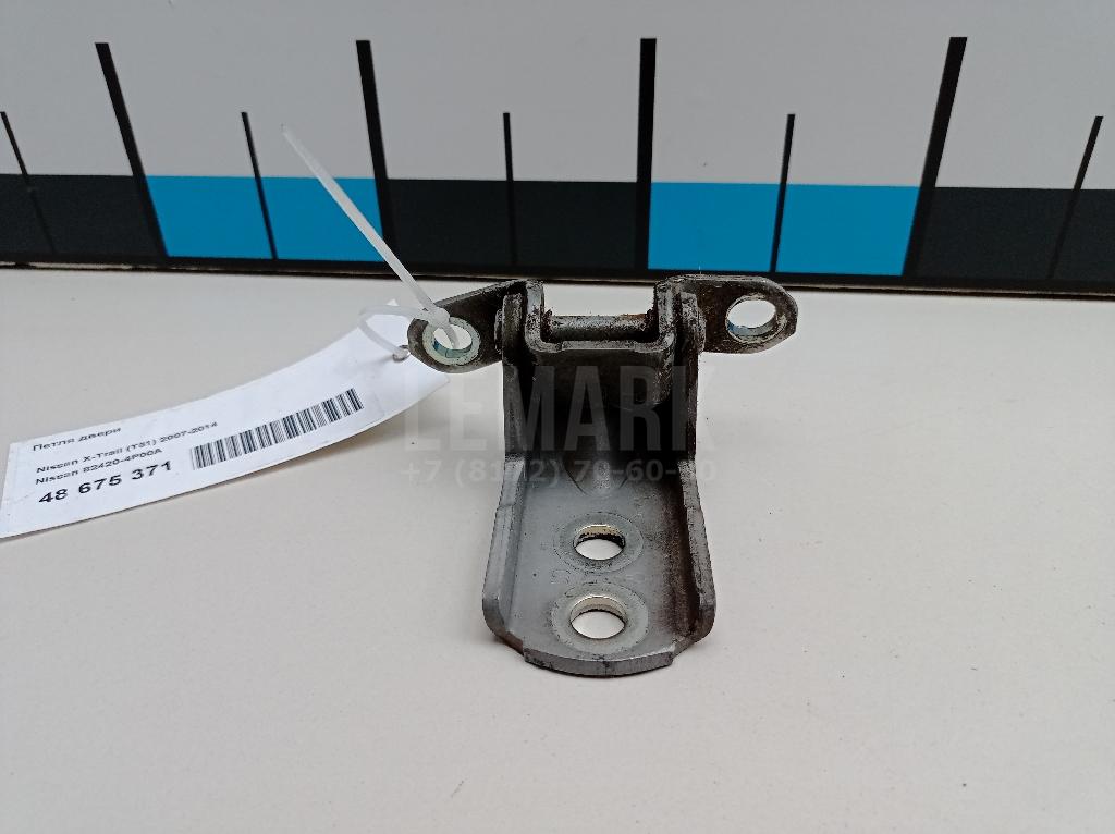 Петля двери 824204P00A Nissan