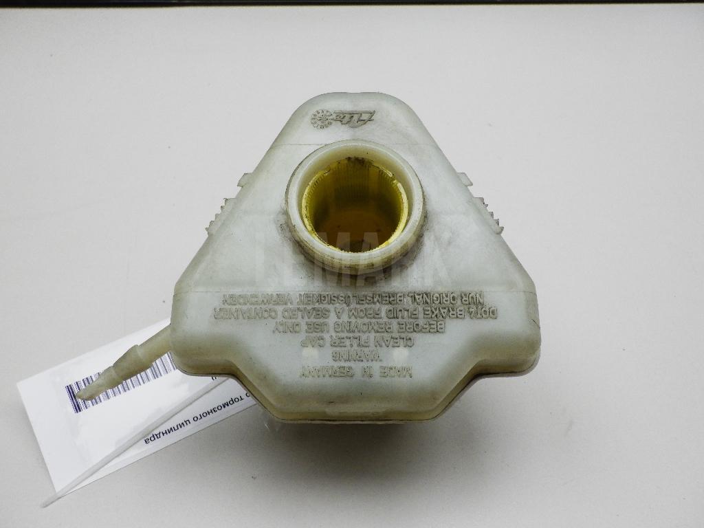 Бачок главного тормозного цилиндра 7L0611303 VAG