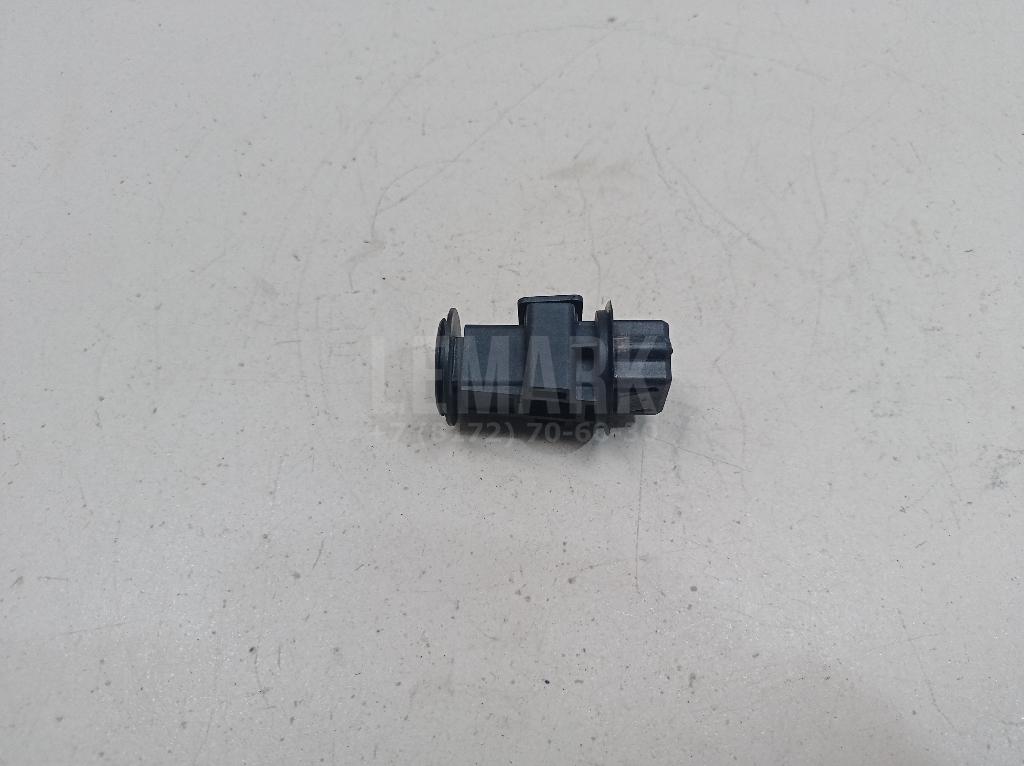 Отбойник капота 65822BR00A Nissan