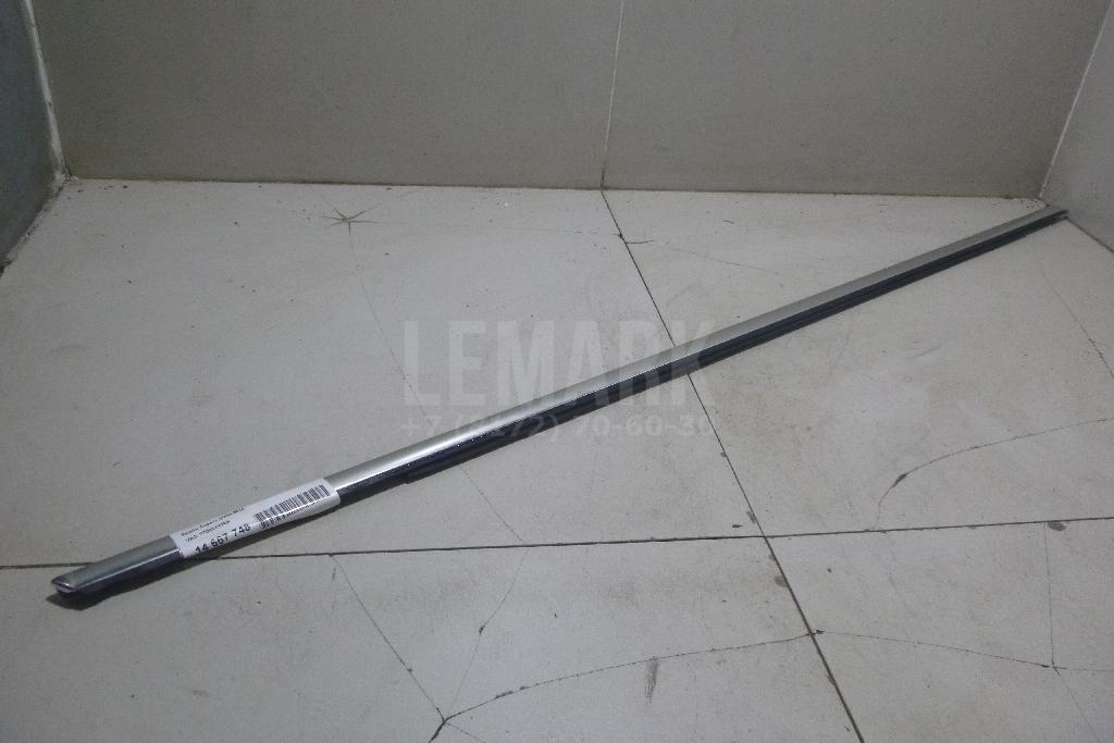 Накладка стекла переднего правого 3T0837476A VAG
