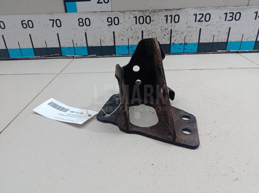 Кронштейн заднего рычага 55429JD000 Nissan