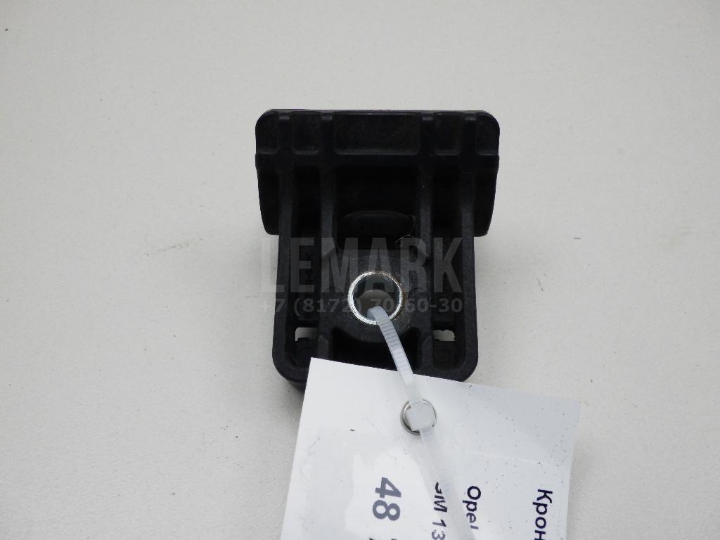 Кронштейн радиатора 13250318 GM