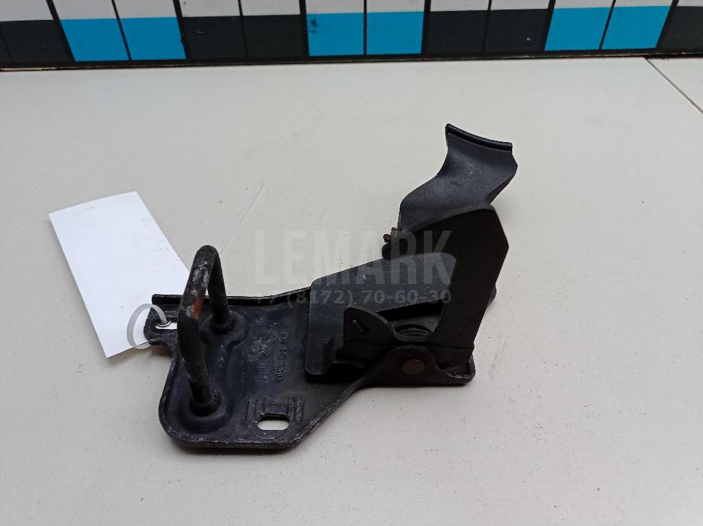 Крючок капота 5J0823480A VAG