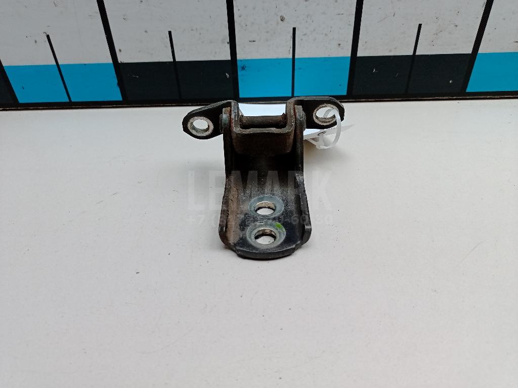 Петля двери 824204P00A Nissan