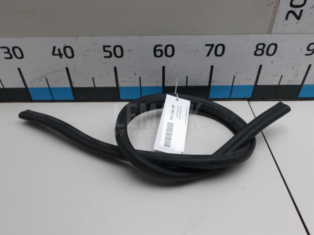 Уплотнитель капота 6V0823723A VAG