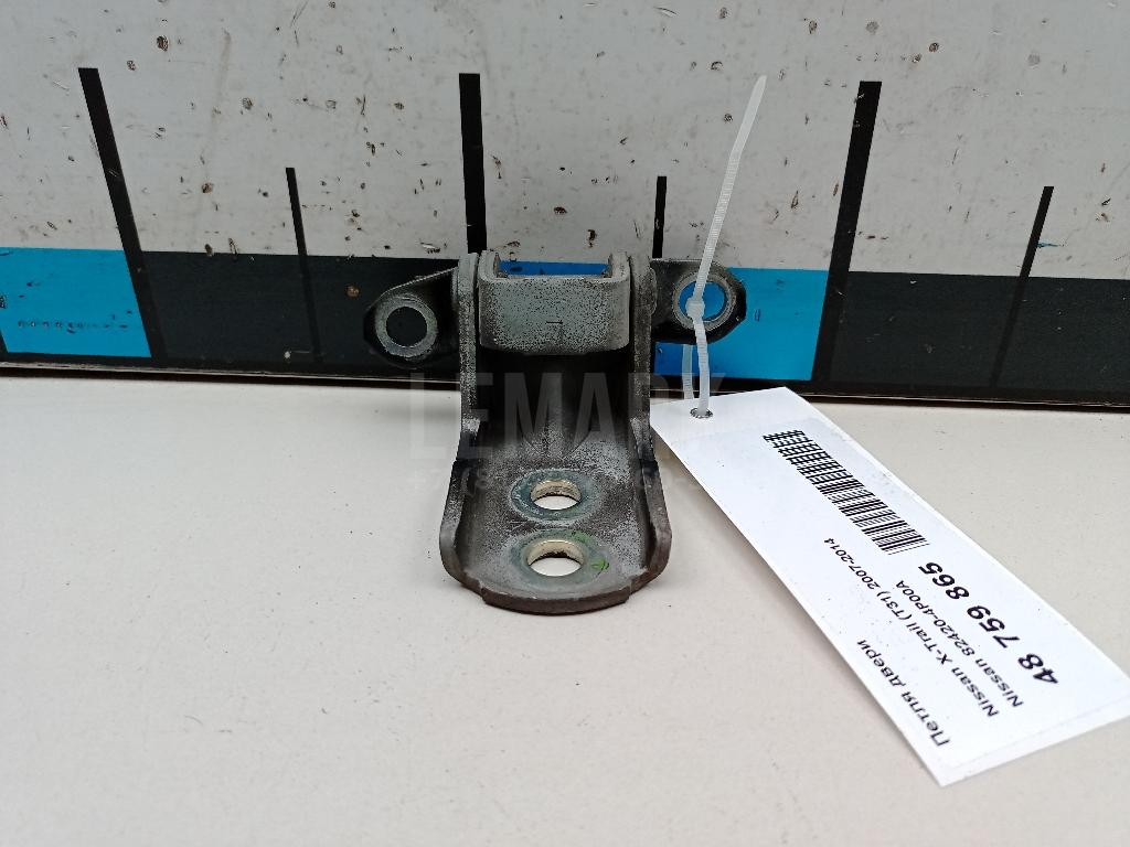 Петля двери 824204P00A Nissan