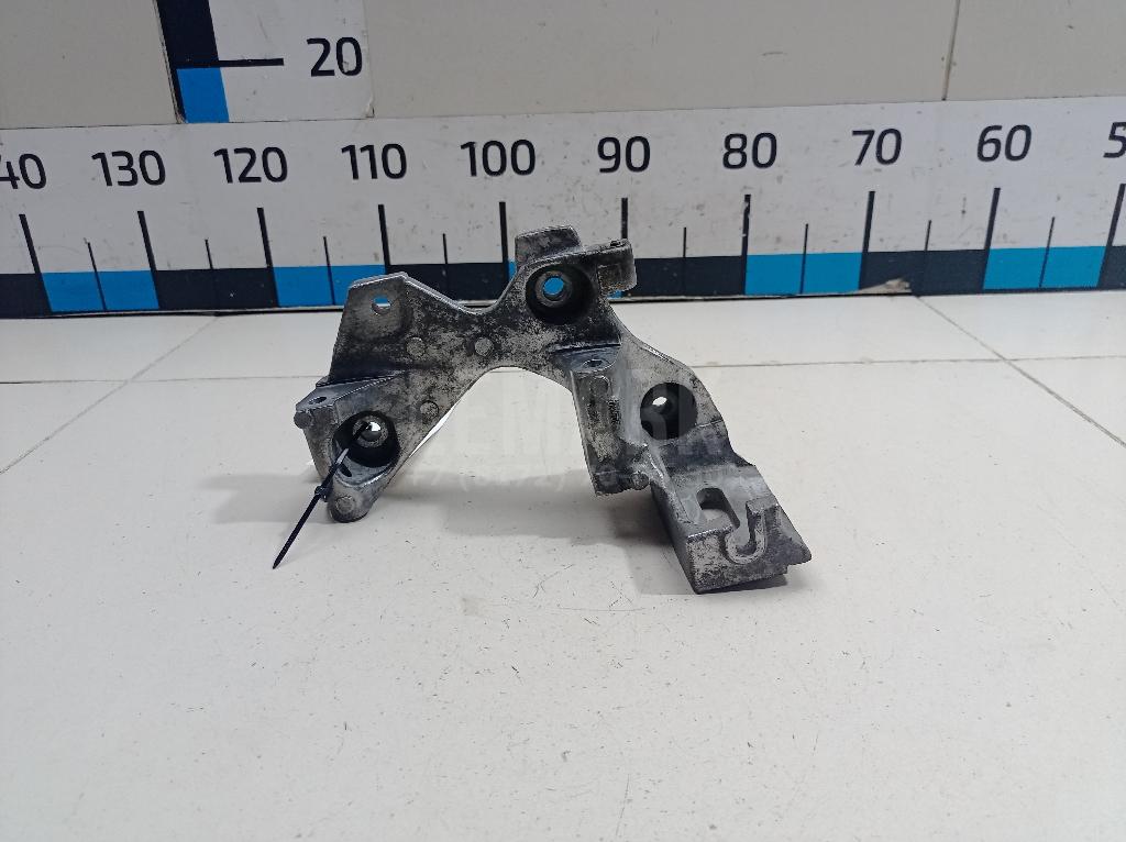 Кронштейн генератора 11710EE90B Nissan