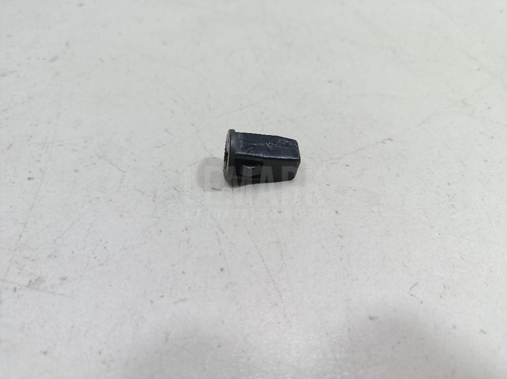 Крепеж (клоп) 6659902 Ford
