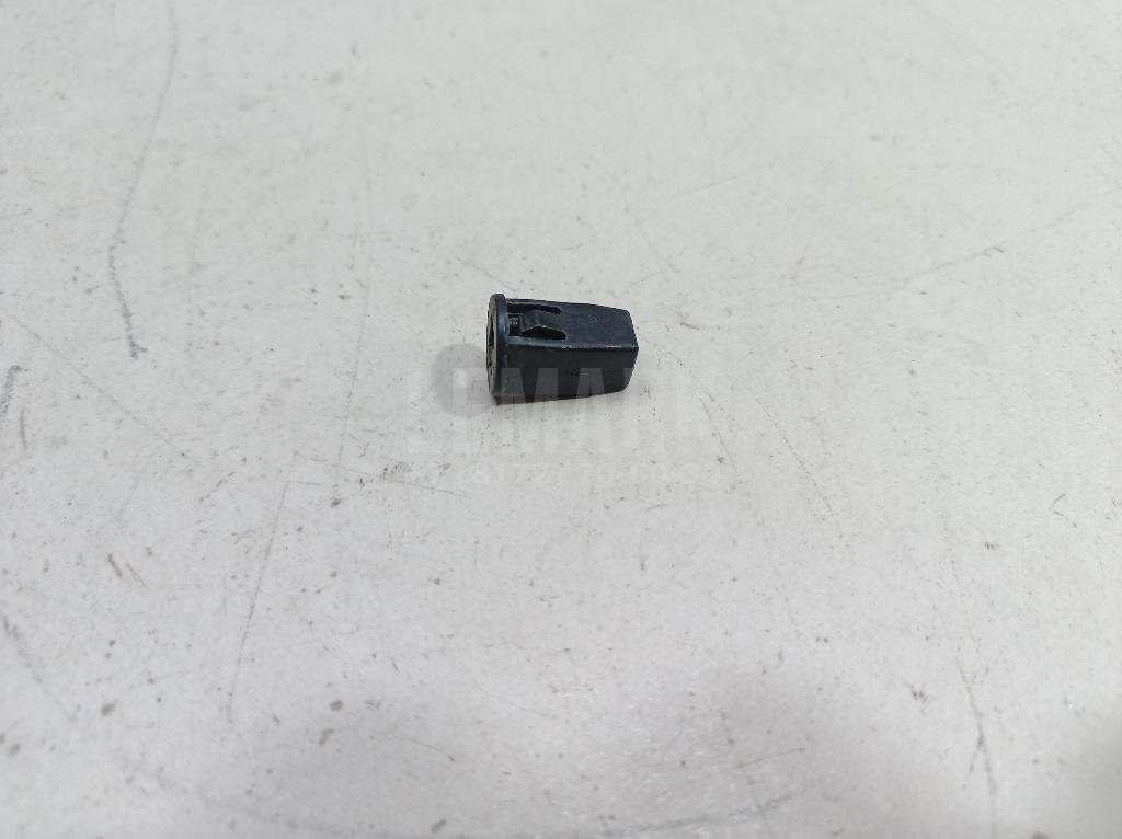 Крепеж (клоп) 6659902 Ford