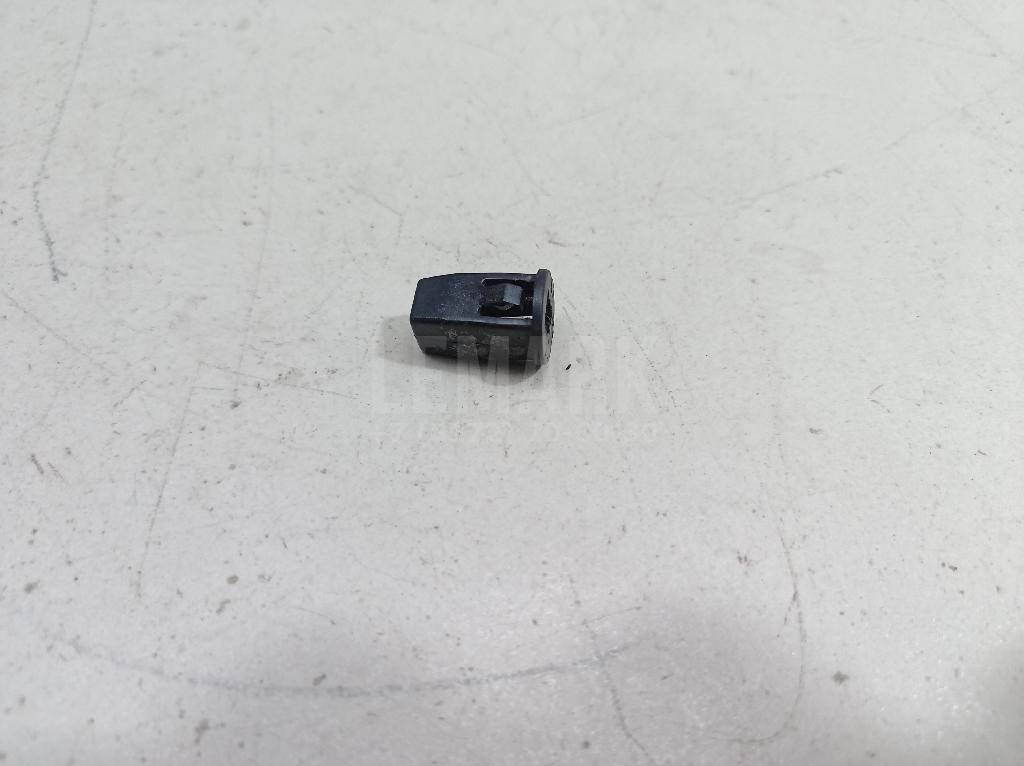 Крепеж (клоп) 6659902 Ford