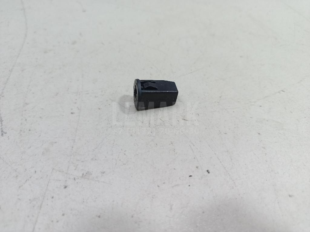 Крепеж (клоп) 6659902 Ford