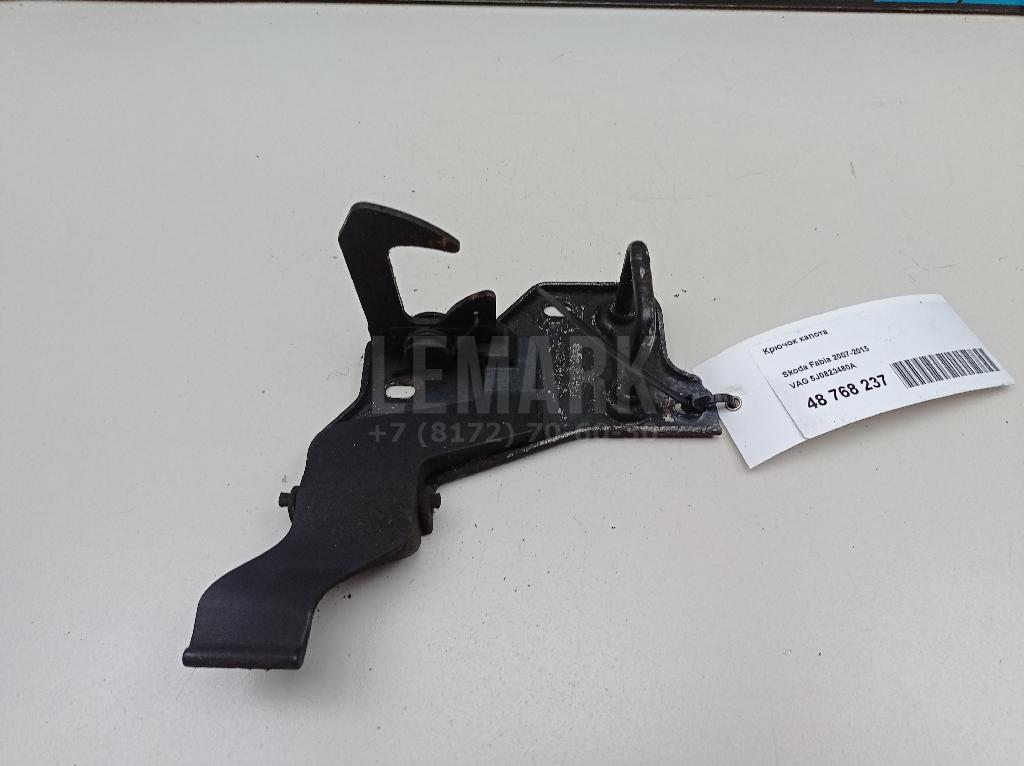 Крючок капота 5J0823480A VAG