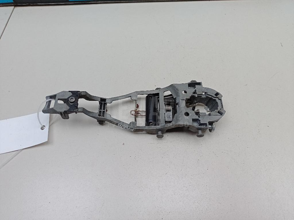 Кронштейн ручки 1Z0839885A VAG