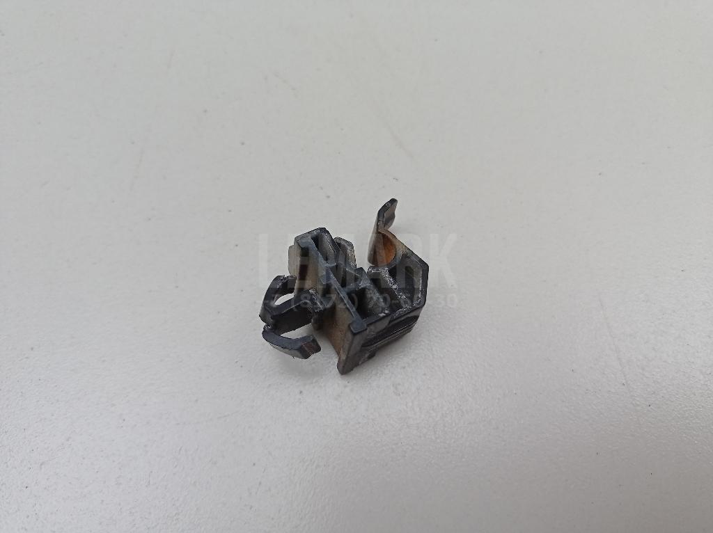 Крепеж крючка капота 811742L000 Hyundai-Kia