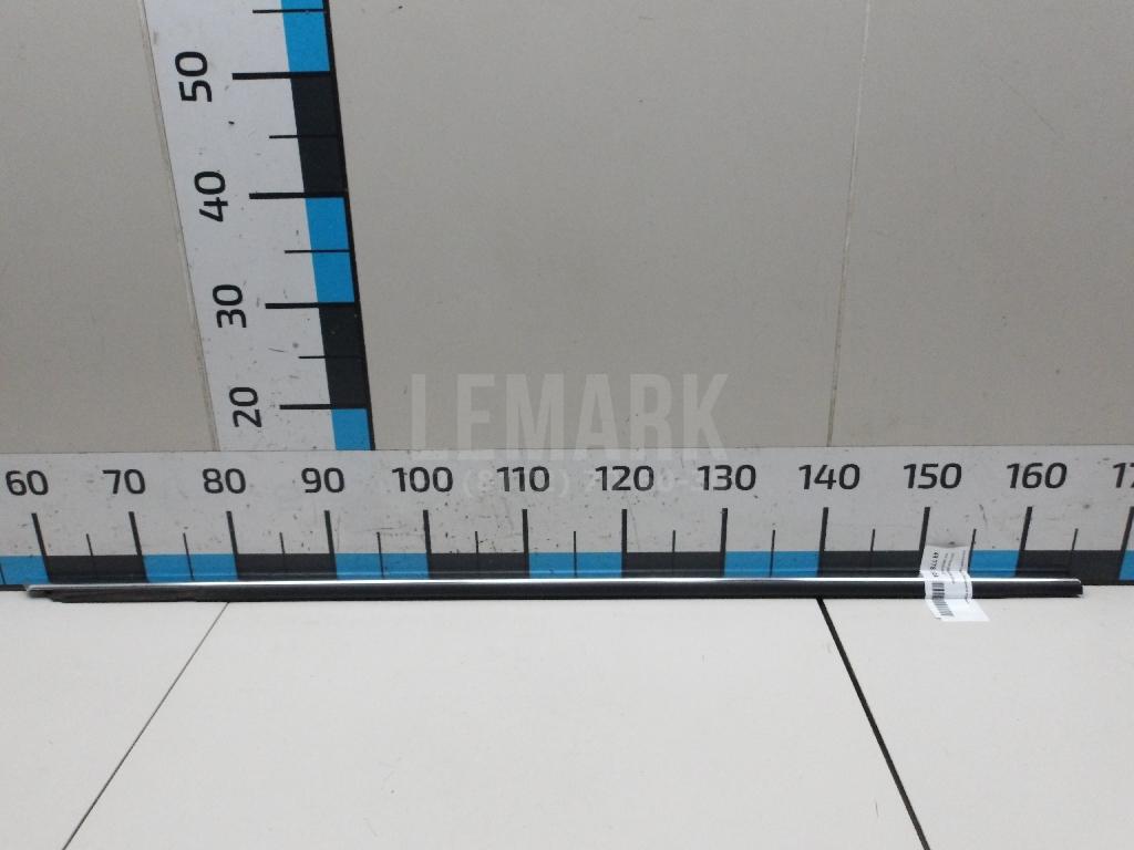 Накладка стекла переднего правого 3B08374767Z7 VAG