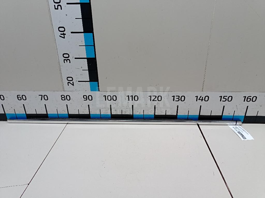 Накладка стекла переднего правого 5E5837476CJV1 VAG