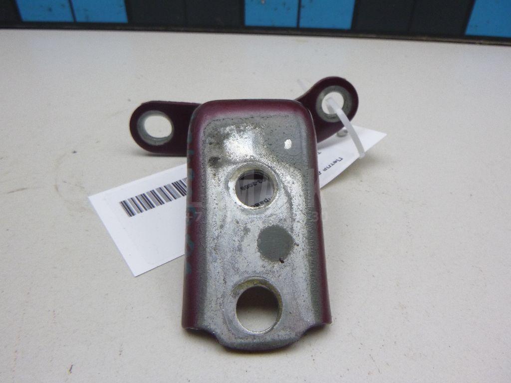 Петля двери задней правой нижняя 6877005020 Toyota