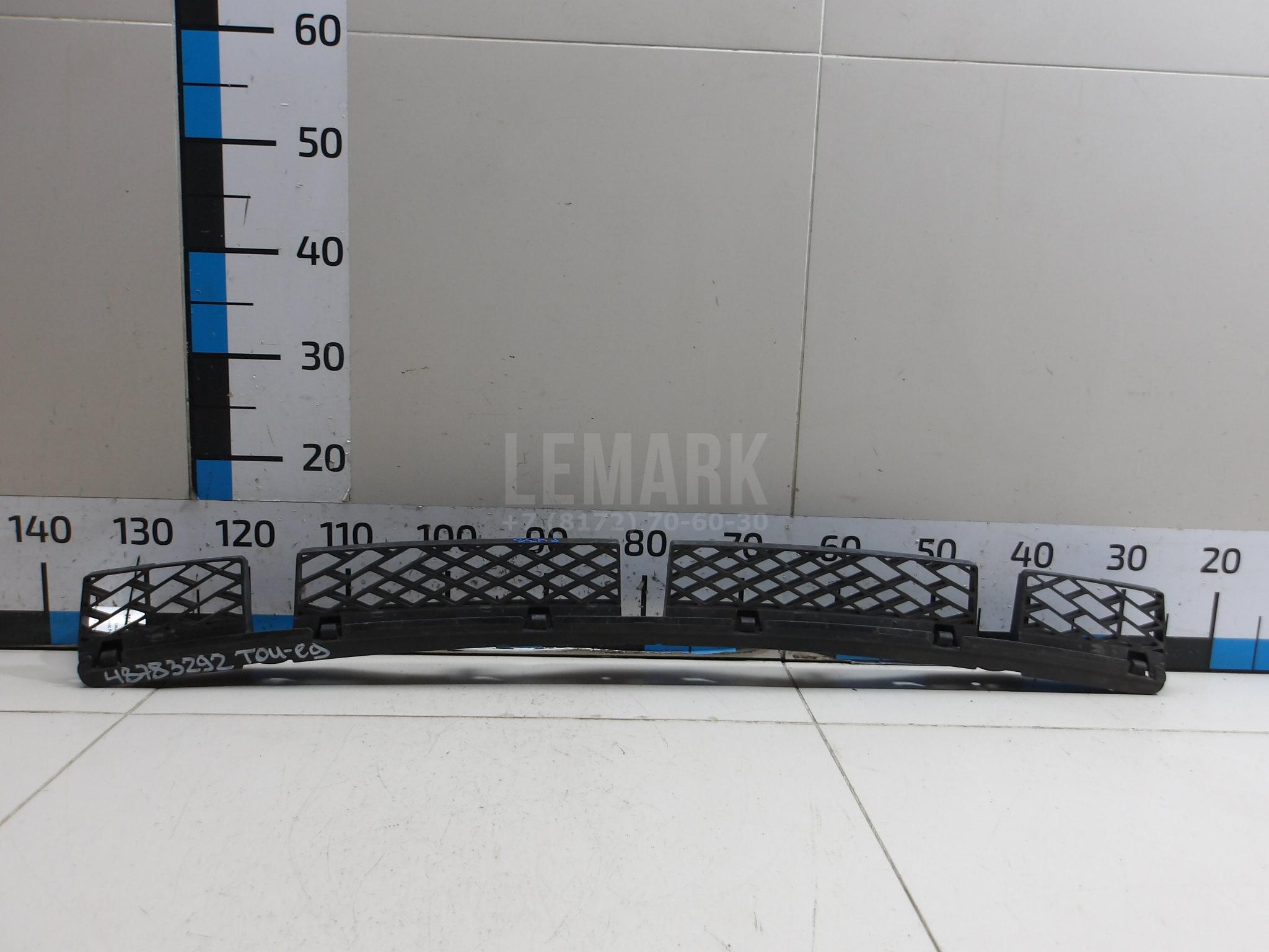 Направляющая заднего бампера 7P6807863 VAG