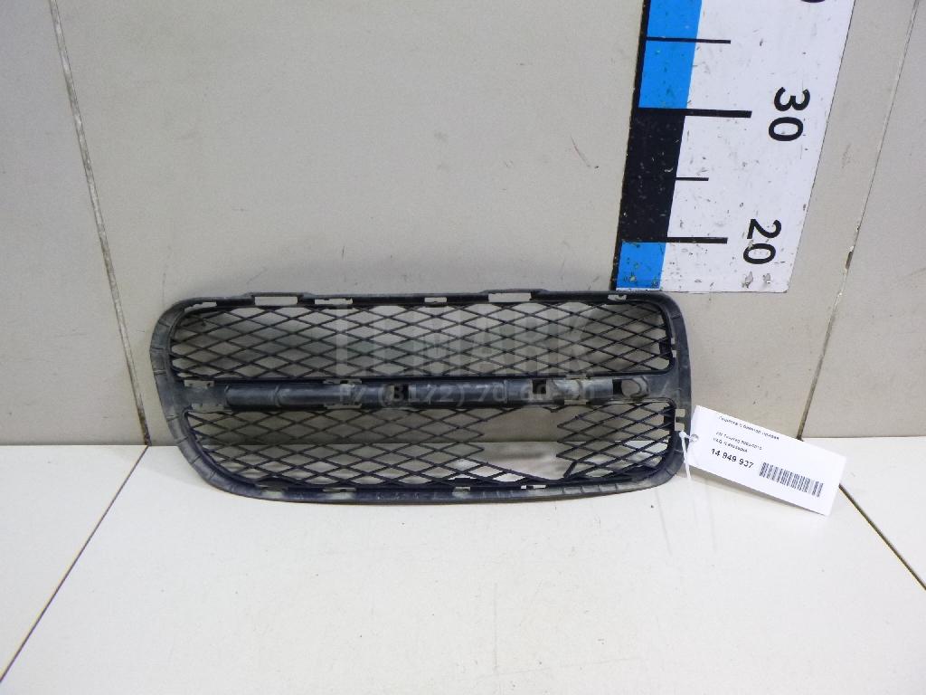 Решетка в бампер правая 7L6853666A VAG
