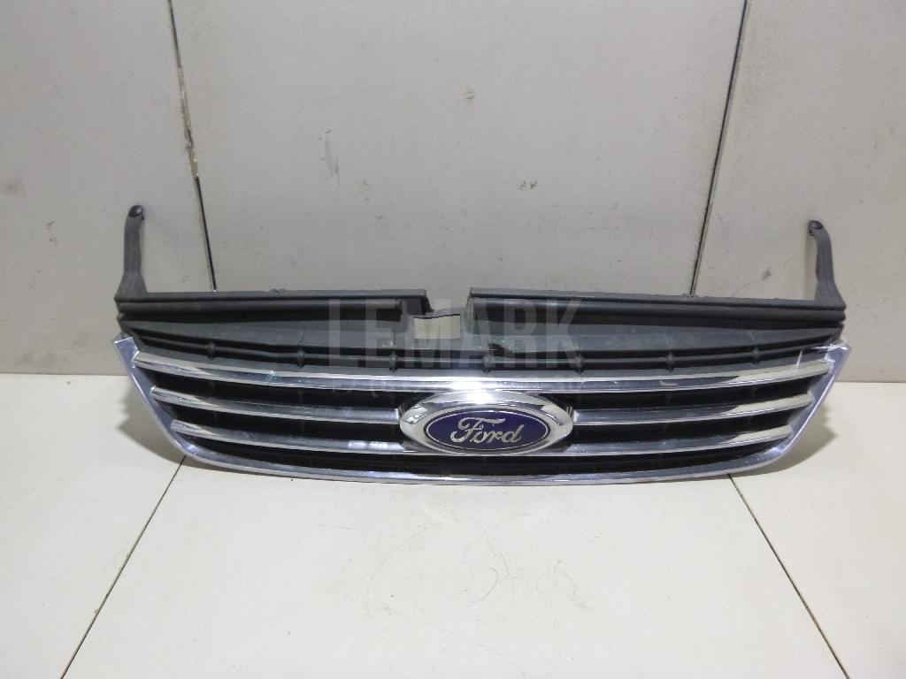 Решетка радиатора 1509302 Ford